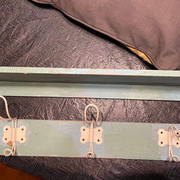 Antiqued Refinished Shelf with Hooks - Picture 4 of 11